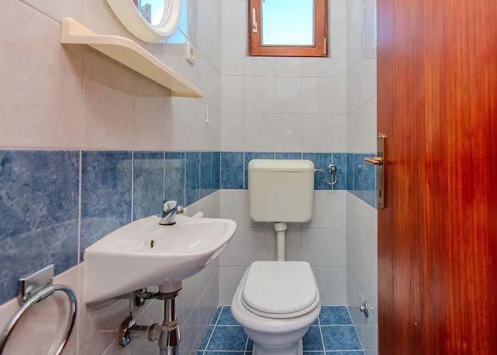 Family Friendly Seaside Privlaka, Zadar - 24008 公寓 *