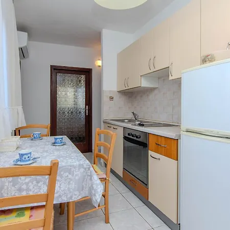 Apartmán Family Friendly Seaside Privlaka, Zadar - 24008 *